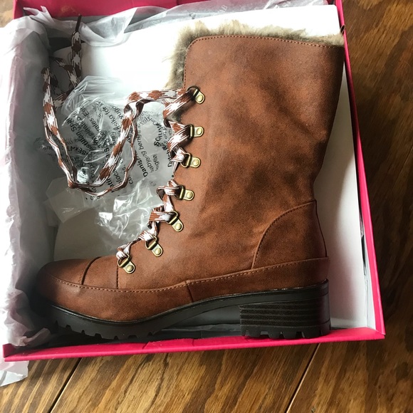 SOLD- Brand new in box boots - Picture 2 of 4